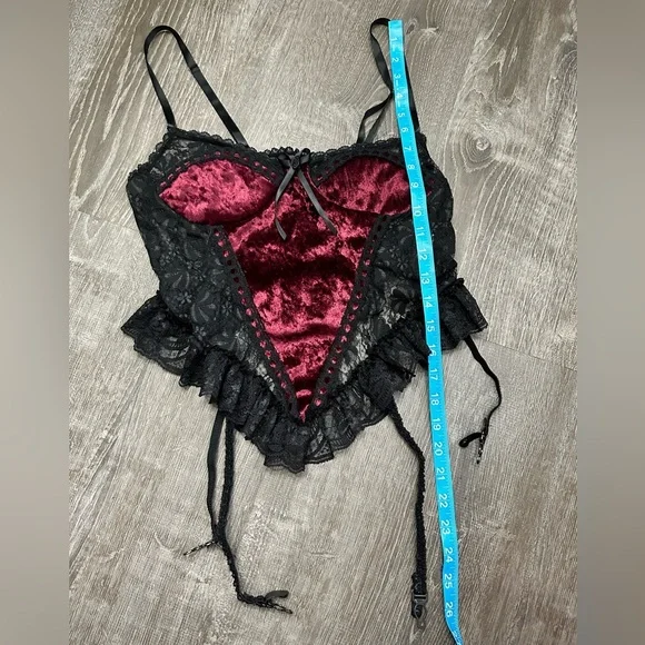 Lingerie top with clasps - Picture 2 of 6